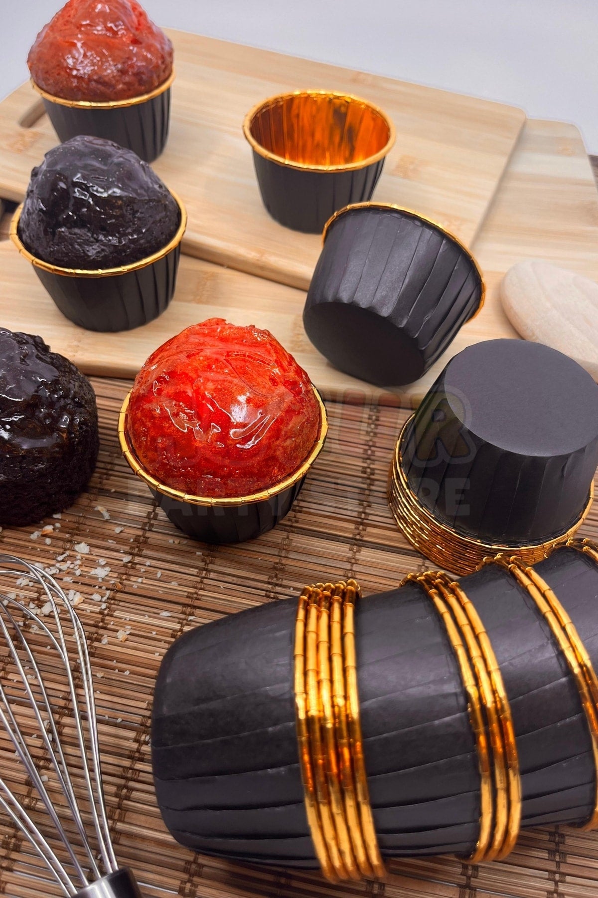 Muffin Cupcake Kalıbı İçi Gold Siyah Renk 25 Adet