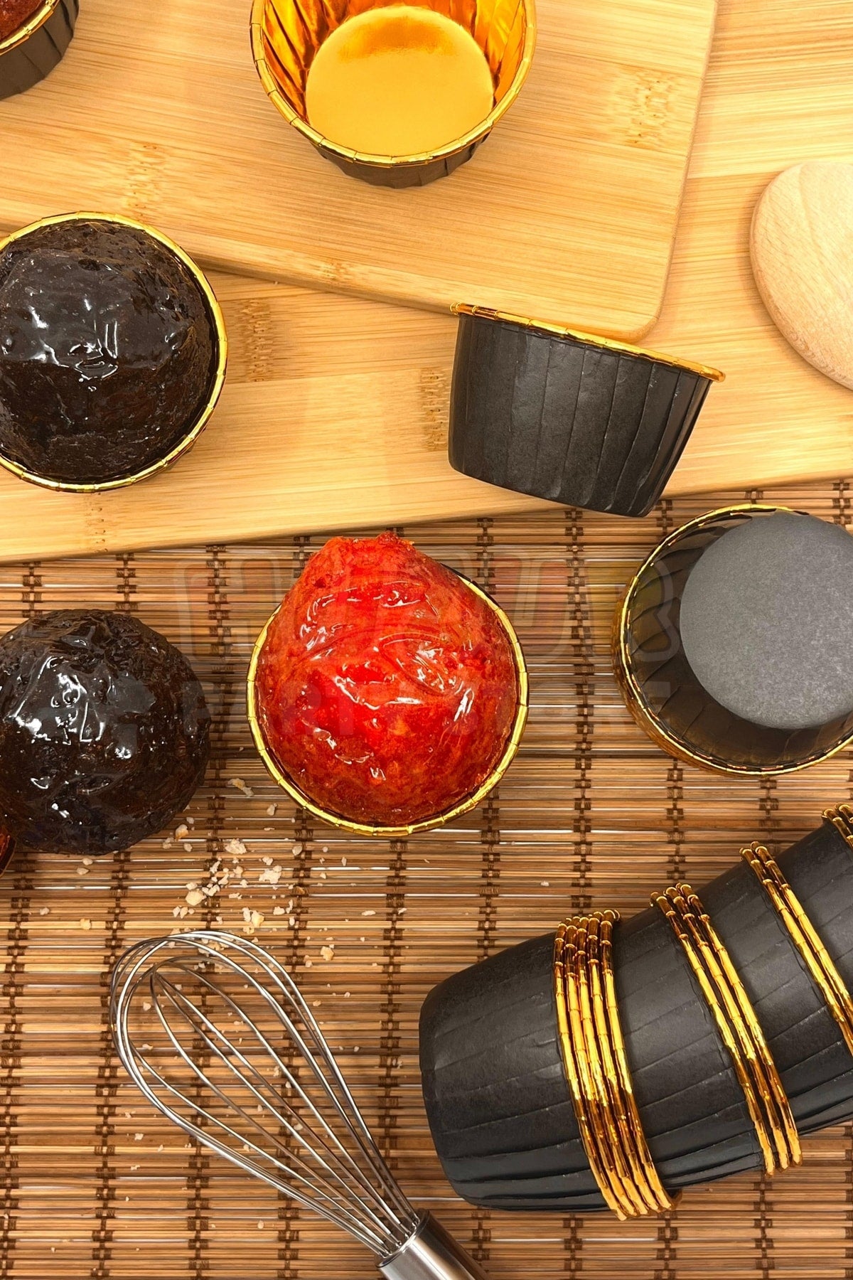 Muffin Cupcake Kalıbı İçi Gold Siyah Renk 25 Adet