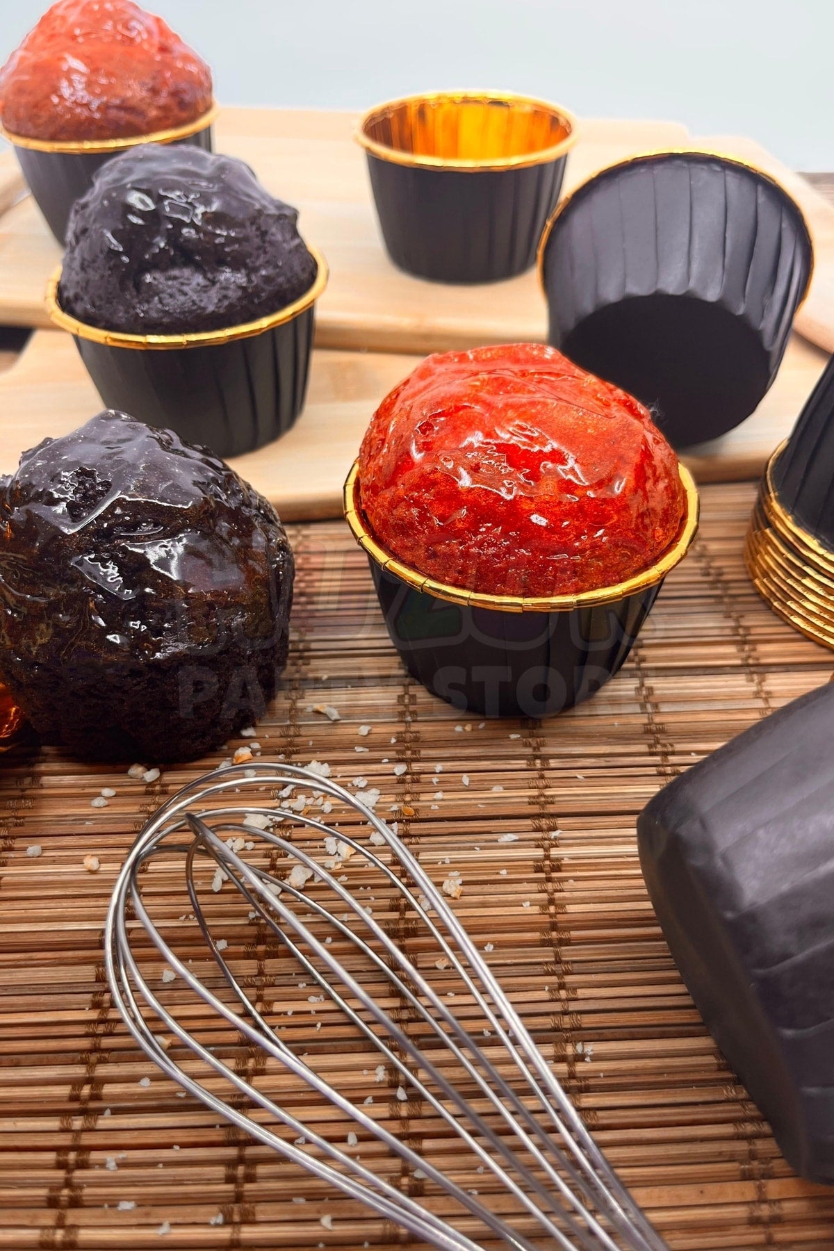 Muffin Cupcake Kalıbı İçi Gold Siyah Renk 25 Adet