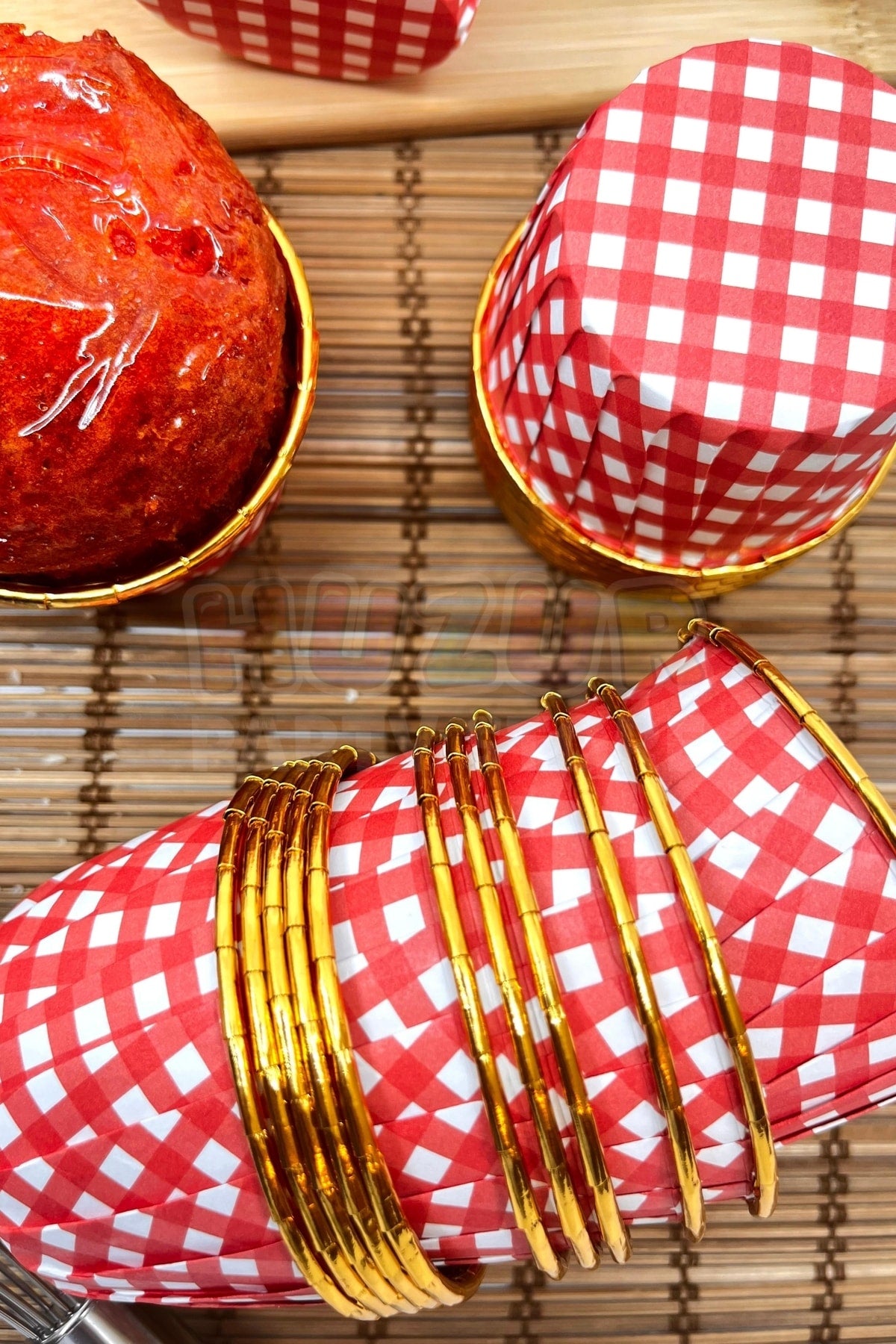 Muffin Cupcake Kalıbı İçi Gold Kırmızıekosel Renk 25 Adet