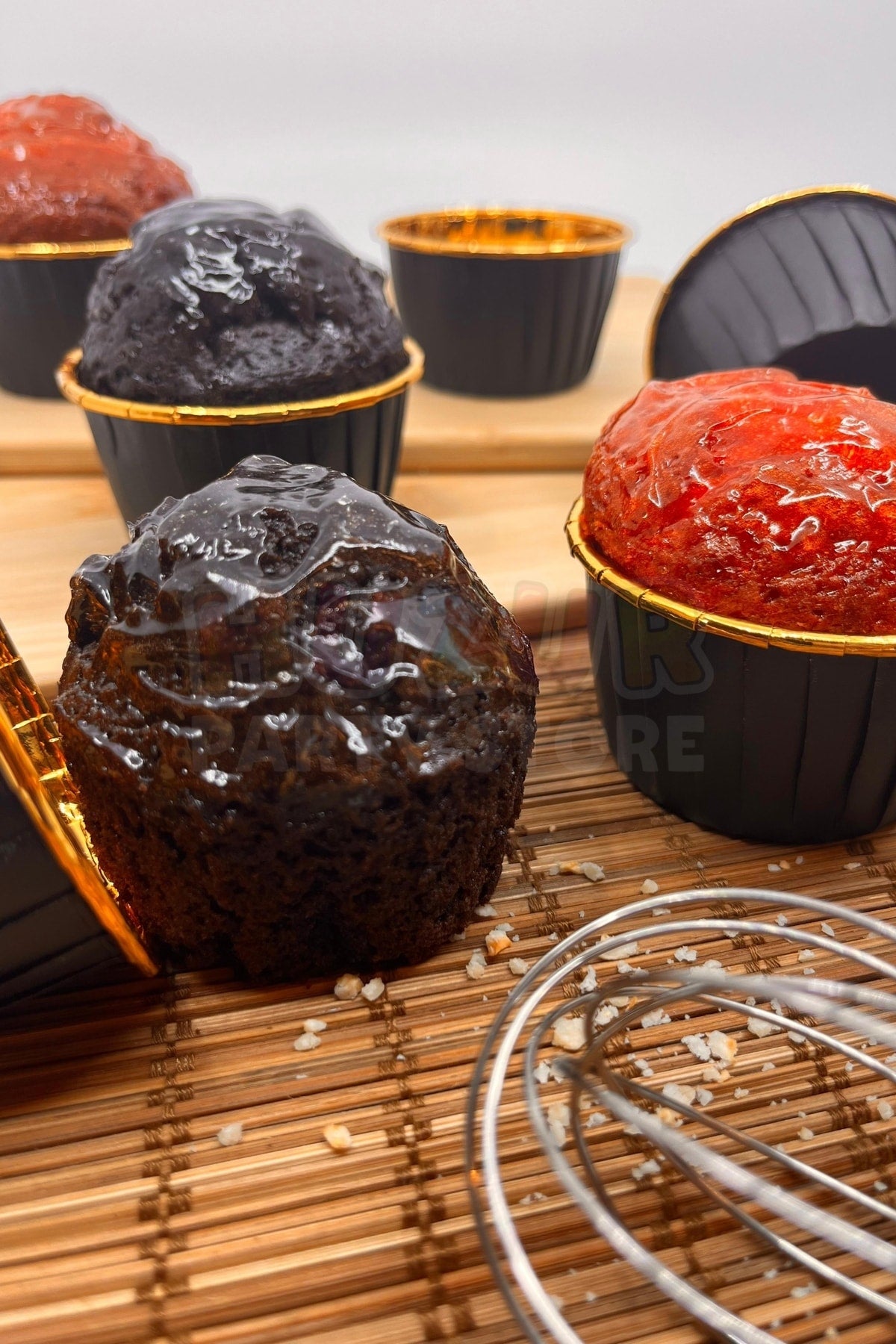 Muffin Cupcake Kalıbı İçi Gold Siyah Renk 25 Adet