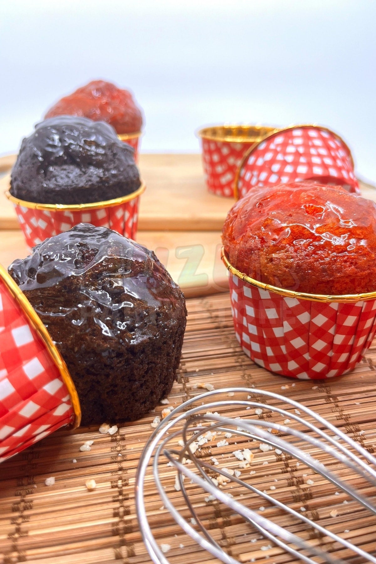Muffin Cupcake Kalıbı İçi Gold Kırmızıekosel Renk 25 Adet